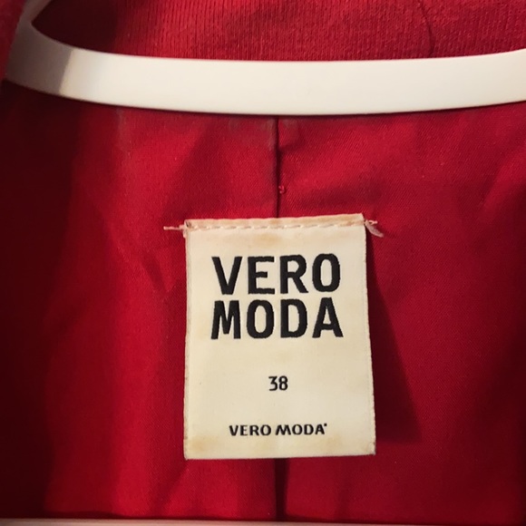 Vera Moda Woman’s Blazer in bright Red - Picture 4 of 4